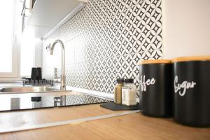 Kuchyň nebo kuchyňský kout v ubytování Maya Studio Piraeus