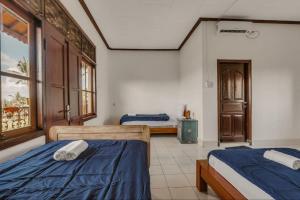 Postel nebo postele na pokoji v ubytování Ubud Backpacker Hostel
