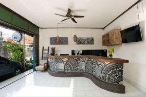 TV a/nebo společenská místnost v ubytování Ubud Backpacker Hostel