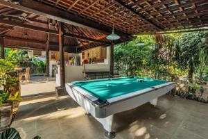 Biliár nebo kulečník v ubytování Ubud Backpacker Hostel