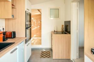 Η κουζίνα ή μικρή κουζίνα στο Cosy Aglaë - Appartement 2 voyageurs
