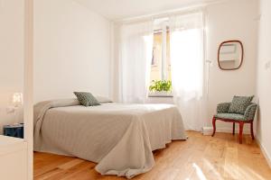 Postel nebo postele na pokoji v ubytování Waterfront balcony I Grani 2 Resort Style Suite