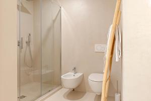 Koupelna v ubytování Waterfront balcony I Grani 2 Resort Style Suite + 36 fotografií