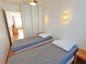 Posteľ alebo postele v izbe v ubytovaní Le Coudon, T2, centre Luchon, wifi, casier à skis, ascenseur, 5 personnes