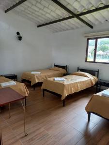 Postel nebo postele na pokoji v ubytování Tacuara Hotel