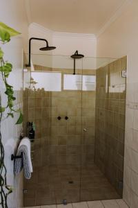 Phòng tắm tại Elements at West Beach +41 ảnh