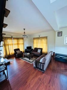 Χώρος καθιστικού στο Moon View Bungalow