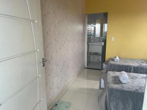 Postel nebo postele na pokoji v ubytování Suite 2 próx ao autódromo + 2 fotografie