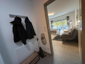 a room with a door with coats hanging on the wall at modernes Apartment in guter Lage in Ingolstadt