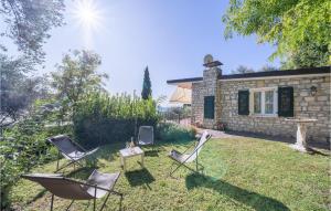 a yard with chairs and a table and a house at Villa Liselote in Gargnano
