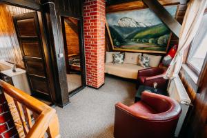 a living room with a couch and a chair at Lake House in Izvoru Mureşului