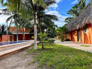 a resort with a palm tree and a swimming pool at Santa Clara Hotel & Tours in Santa Clara