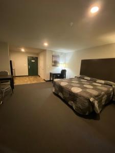 a bedroom with a bed and a desk in it at Savannah Suites Atlanta Airport in Atlanta
