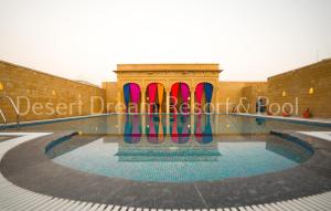 Desert Dream Royal Camp & Pool内部或周边的泳池
