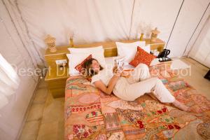 Desert Dream Royal Camp & Pool客房内的一张或多张床位
