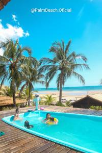 Bazén v ubytování Palm Beach Pousada - Praia de Caetanos Quarto Casal ou Triplo nebo v jeho okolí