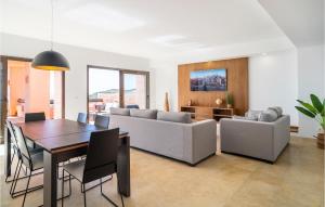 Χώρος καθιστικού στο Cozy Apartment In Manilva With Wifi