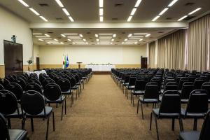 Área de negócios e/ou sala de conferências em Marques Plaza Hotel