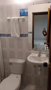 A bathroom at Cemandy Hostal