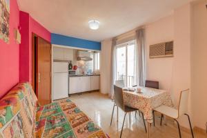 Kuchyň nebo kuchyňský kout v ubytování DUQUE CENTER PREMIUM SUITES, FREE PARKING
