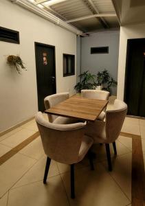 Una televisión o centro de entretenimiento en Hotel Antiguo Campestre