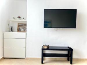 TV a/nebo společenská místnost v ubytování Blue Wave Apartment + 17 fotografií
