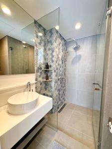 Koupelna v ubytování New apartment 2bedrooms in Laguna lakeside Bang Tao beach