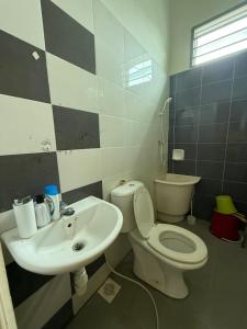 a bathroom with a toilet and a sink at My Laman Sari Homestay Kangar Perlis in Kangar +2 photos