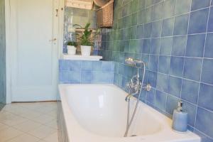 A bathroom at Appartamento a 100m dal mare e dal Gaslini