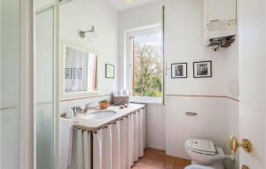 A bathroom at Ciliegio