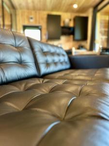 Posezení v ubytování Black Deer - z Sauną na Tarasie, Jacuzzi i Widokiem na Góry - by Deer Hills Luxury Apartments