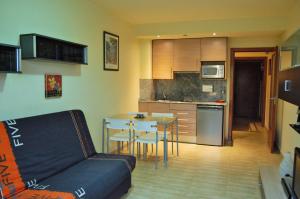 Kuchyňa alebo kuchynka v ubytovaní Arion Garden Apartment