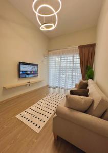 Μια τηλεόραση ή/και κέντρο ψυχαγωγίας στο Polo Stay, 4 bedroom Single Storey house Ipoh for 10 pax