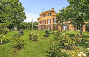 A garden outside Ciliegio