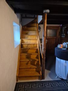 a set of wooden stairs in a room at Guesthouse Wallenborn - Appartement in Wallenborn
