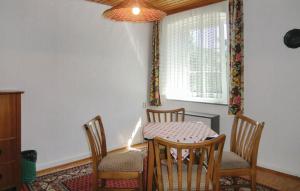 Χώρος καθιστικού στο Cozy Apartment In Gerolstein-Müllenborn +8 φωτογραφίες
