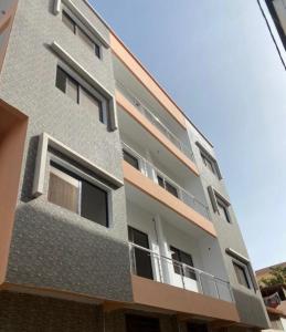 una vista esterna di un edificio di Résidence Atlantis F2 avec balcon vue sur mer a Dakar