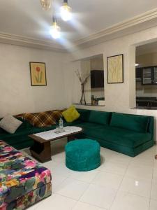 Et tv og/eller underholdning på Luxury Corniche Apartment - Near Beach & Amenities