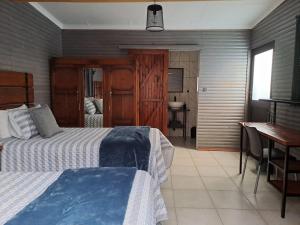 Postel nebo postele na pokoji v ubytování Rustic Farm Stay