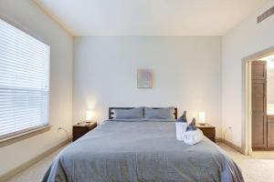 Postel nebo postele na pokoji v ubytování Prestige Retreat with Wi-Fi, Pool, Parking, Pets Ok + 29 fotografií