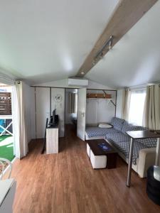 Katil atau katil-katil dalam bilik di Camping Del Mar 42, Mobile Home O'Hara, 2 chambres, 4 personnes, bord de mer