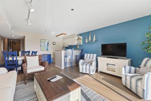 TV a/nebo společenská místnost v ubytování 117B Edgewater Inn