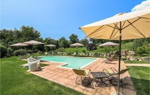 The swimming pool at or close to Ciliegio