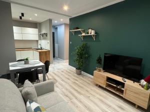 Μια τηλεόραση ή/και κέντρο ψυχαγωγίας στο Apartament Niedurnego 38
