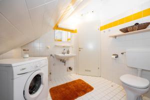 Koupelna v ubytování Ferienwohnung am Badesee + 56 fotografií