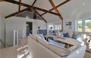 Χώρος καθιστικού στο Lovely Home In Stillingsön With Wifi