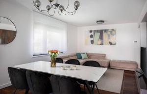 Posedenie v ubytovaní Pet Friendly Apartment In Zidarici