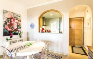 Fotografie z fotogalerie ubytování 2 Bedroom Cozy Apartment In Sabinillas v destinaci San Luis de Sabinillas