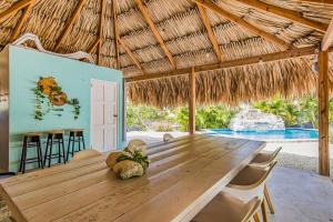 Bazén v ubytování Paradise Apartments - Curacao nebo v jeho okolí