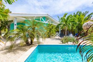 Bazén v ubytování Paradise Apartments - Curacao nebo v jeho okolí